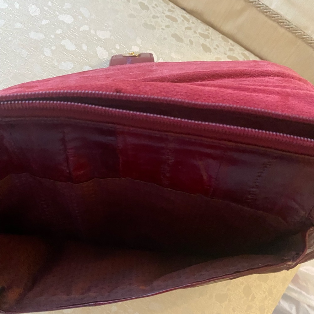 Gorgeous Rich burgundy reddish wine, color, shoulder bag. - Picture 4 of 4